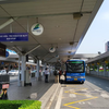 Xe buýt thay điểm đón khách ở sân bay Tân Sơn Nhất