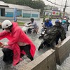 TP.HCM mưa to khiến nhiều tuyến đường ngập nặng 