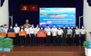Video: Tàu Hải quân chở 135 tấn gạo hỗ trợ nhanh giúp TP.HCM chống dịch