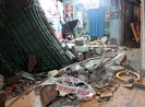 Tài xế ngủ gật, ủi sập nhà dân.