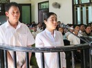 Y án chung thân nữ nhân viên tham ô bằng cách bỏ tiền vào sọt rác