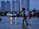 Chùm ảnh: Dân Sài Gòn bì bõm trong nước ngập