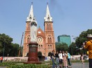 Linh mục, giáo dân mang khẩu trang thực hiện bí tích Hòa giải