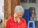 Bà con huyện Núi Thành rơi nước mắt khi nhận tiền sửa nhà