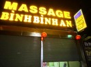 Nữ nhân viên 'tắm tiên' với khách trong tiệm massage