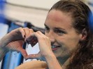 Kình ngư Katinka Hozzsu đua tranh cùng Phelps