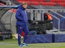 Barcelona rối như... canh hẹ