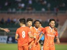 Ba quả pen và tân binh suýt 'vuốt mũi' cựu vương