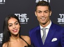 Bạn gái Ronaldo du lịch vùng cấm lại ‘live stream’