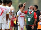 Thầy Giôm lên ngôi đầu bảng C