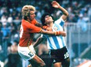 Nhà báo rao bán 'báu vật' thứ hai của Maradona