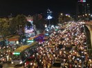 Kẹt xe nghiêm trọng ở ngã tư Hàng Xanh
