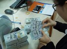 Tỉ giá diễn biến trái chiều trên ngân hàng và thị trường tự do