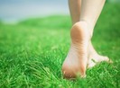 Những lợi ích sức khỏe của việc đi chân đất