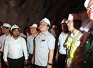 Phó Thủ tướng Hoàng Trung Hải thị sát dự án hầm đèo Cả