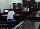 Bị cáo chém mẹ và em gái khóc nức nở tại tòa
