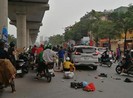 Nghi ngủ gật, tài xế ô tô tông hàng loạt người đi đường