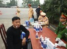 CSGT kiểm tra ma túy của tài xế bằng nước bọt
