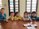 Nụ cười của 5 ‘thiên thần’ khi trả lại tiền cho người đánh rơi