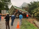 Hòa Bình: Ô ô khách tông xe tải, 3 người chết, 1 người cấp cứu