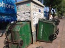 Xe lấy rác quây tủ điện