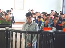 Ném con xuống nền nhà: Chín năm tù