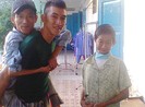 Người khuyết tật đi làm từ thiện