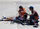 Tai nạn hi hữu vì bảng quảng cáo