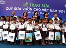 Vinamilk trao 77.000 ly sữa cho trẻ em Bến Tre