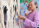 Đan võng ngô đồng ngóng chồng đi biển