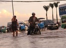 Mưa kết hợp triều cường, TP.HCM ngập trên diện rộng
