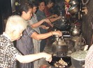 Những người già cô độc trong căn nhà lạ