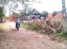 Đất riêng bỗng biến thành đường