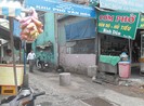 Trụ xi măng gây nguy hiểm cho khu phố