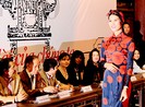 Đại sứ Ý làm người mẫu áo dài Việt