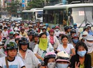 Hạn chế ngay xe máy để rộng đường cho xe buýt?