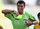 Chèn ép trọng tài tử tế!