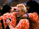 Hà Lan khủng hoảng, Gullit tiến cử HLV Koeman