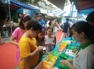Mang rác tới, rinh quà về