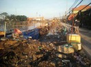 Nhà dân dầm mình trong nước bẩn, bùn non