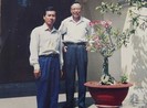 Ông Sáu Khải trong lòng người lái xe kề cận