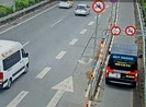 Ô tô đi vào làn xe máy ít bị xử phạt