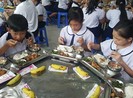 Ấm lòng từ những bữa cơm đùi gà