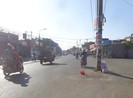 Trụ điện án ngữ giữa đường