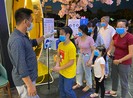 Việt Nam chưa tính đến việc công bố hết dịch COVID-19