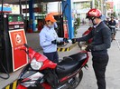 Xăng khan hiếm: Do găm hàng, chờ tăng giá?