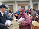 Áo phao, thực phẩm đến với người dân Ba Đồn