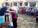 400 phần quà từ bạn đọc đến tay bà con Quảng Nam