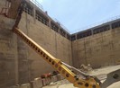 Xe nâng gặp sự cố, 2 người rơi ở độ cao 25 mét tử vong