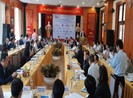 Không có chuyện mở cửa hàng không đón khách ồ ạt